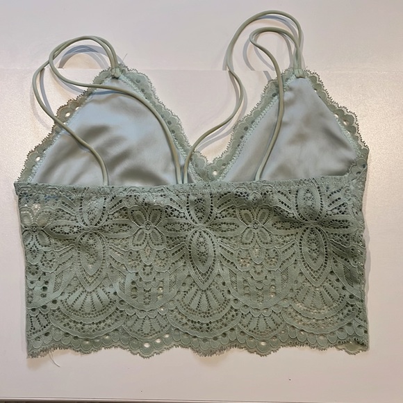 Aritzia crop tops - Picture 3 of 5